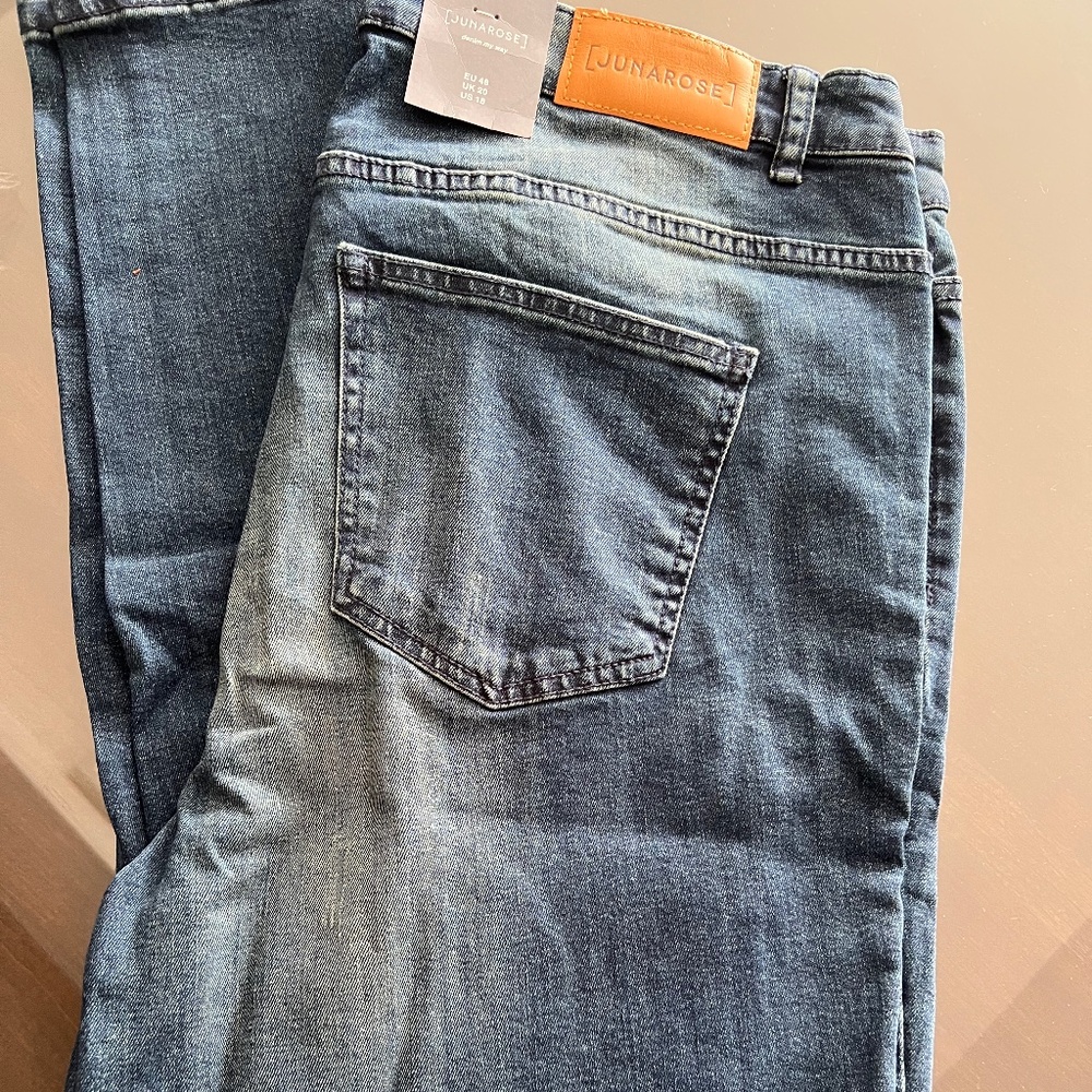 NEW Junarose Distressed Women’s Jeans 18 Button Fly Slim Jean Medium Blue